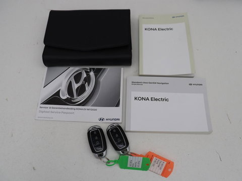 Hyundai KONA EV Fashion 64 kWh | SOH 100% | 3 Fase | Head-Up | Warmtepomp | Adaptive cruise | Camera | Carplay | Keyless | Full LED | Navigatie | Climate control