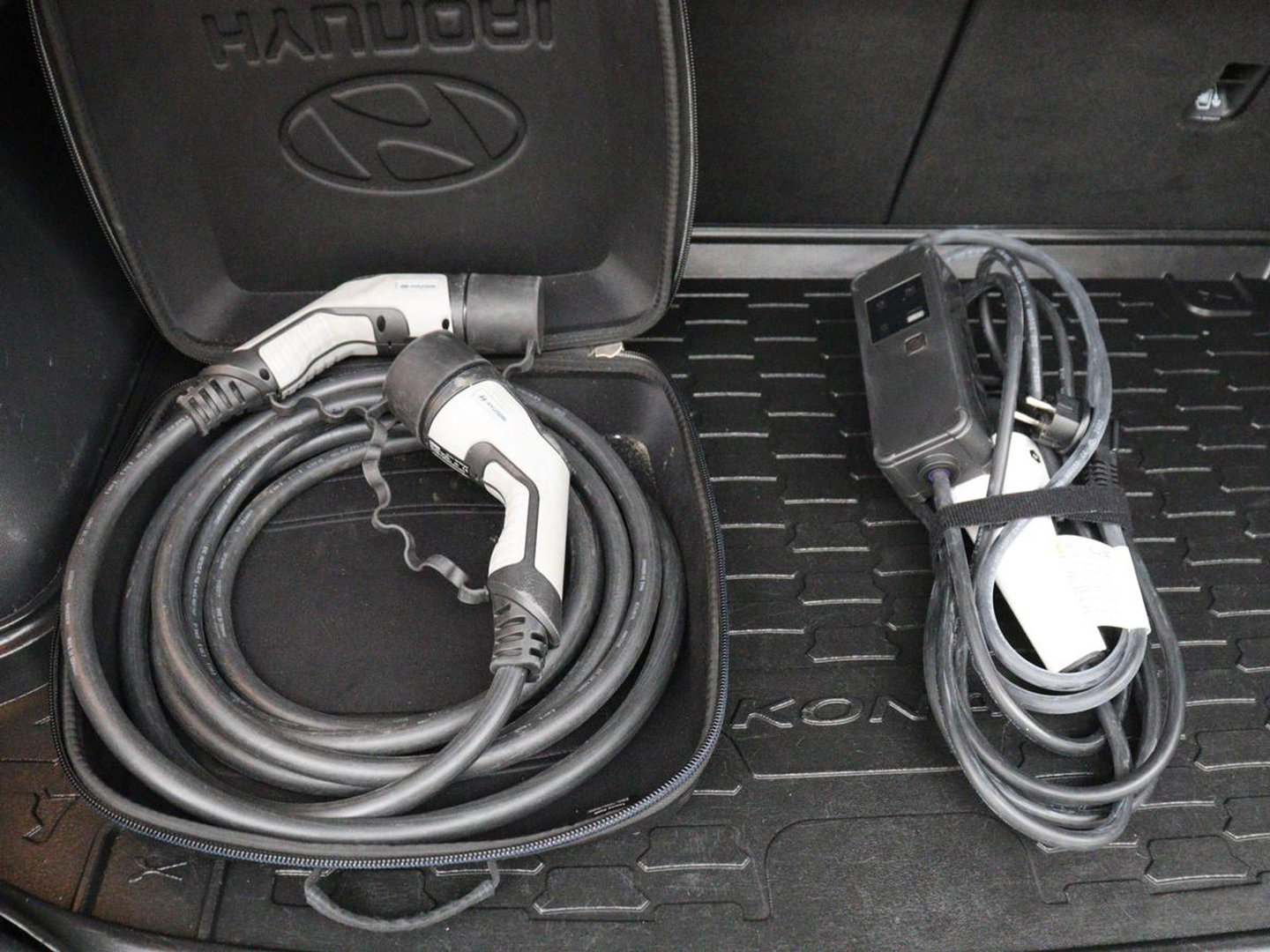 Hyundai KONA EV Fashion 64 kWh | SOH 100% | 3 Fase | Head-Up | Warmtepomp | Adaptive cruise | Camera | Carplay | Keyless | Full LED | Navigatie | Climate control