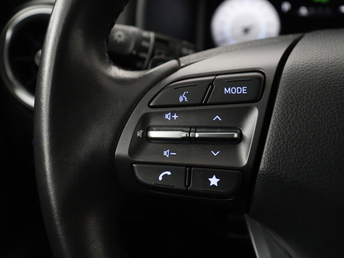 Hyundai KONA EV Fashion 64 kWh | SOH 100% | 3 Fase | Head-Up | Warmtepomp | Adaptive cruise | Camera | Carplay | Keyless | Full LED | Navigatie | Climate control