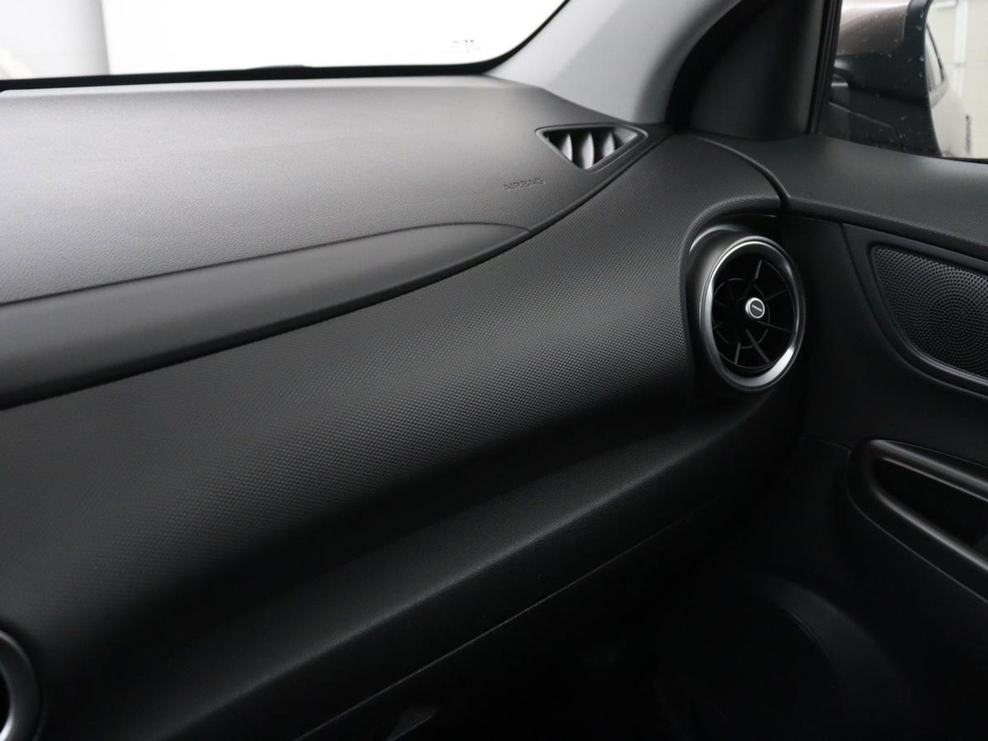 Hyundai KONA EV Fashion 64 kWh | SOH 100% | 3 Fase | Head-Up | Warmtepomp | Adaptive cruise | Camera | Carplay | Keyless | Full LED | Navigatie | Climate control