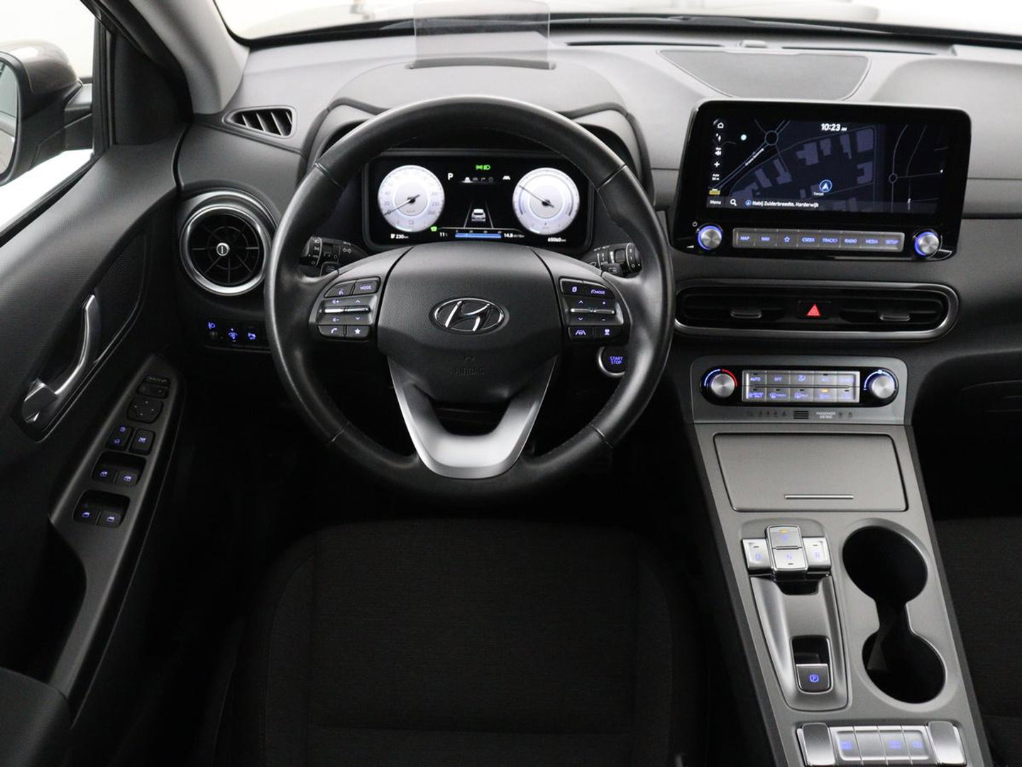 Hyundai KONA EV Fashion 64 kWh | SOH 100% | 3 Fase | Head-Up | Warmtepomp | Adaptive cruise | Camera | Carplay | Keyless | Full LED | Navigatie | Climate control