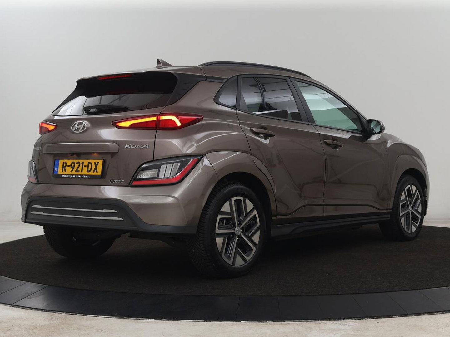 Hyundai KONA EV Fashion 64 kWh | SOH 100% | 3 Fase | Head-Up | Warmtepomp | Adaptive cruise | Camera | Carplay | Keyless | Full LED | Navigatie | Climate control