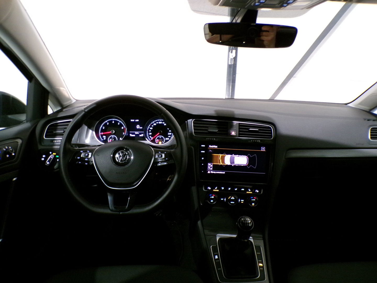 Volkswagen Golf 1.0 TSI Comfortline Apple-carplay Stoelverwarming Achteruitrijcamera 19"Velgen Parkeersensoren Adaptive-cruise DAB