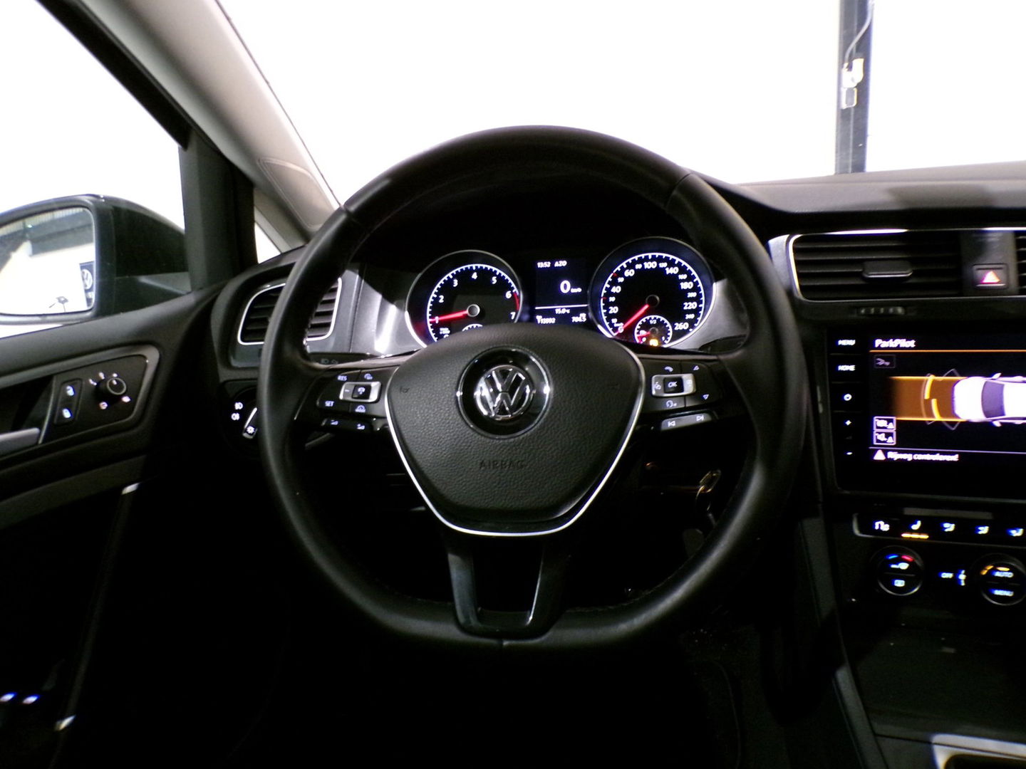 Volkswagen Golf 1.0 TSI Comfortline Apple-carplay Stoelverwarming Achteruitrijcamera 19"Velgen Parkeersensoren Adaptive-cruise DAB