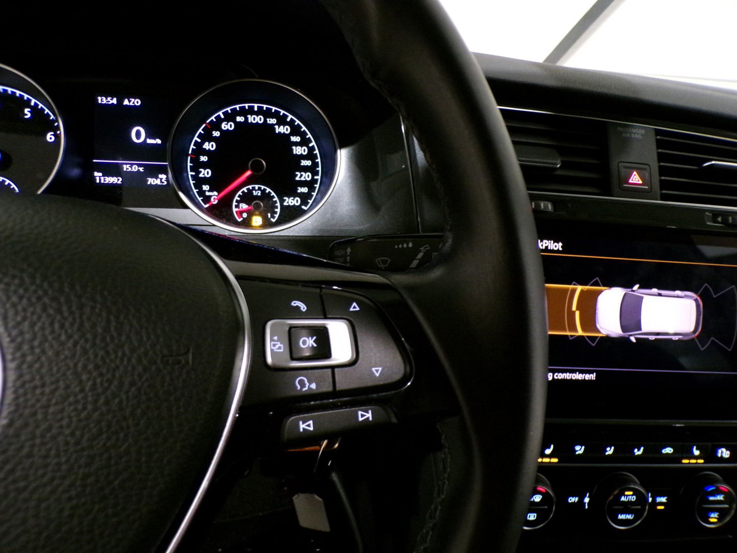 Volkswagen Golf 1.0 TSI Comfortline Apple-carplay Stoelverwarming Achteruitrijcamera 19"Velgen Parkeersensoren Adaptive-cruise DAB