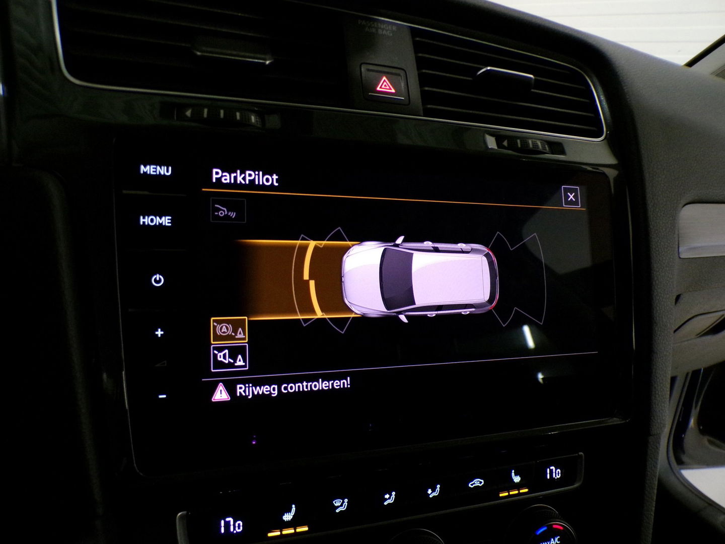 Volkswagen Golf 1.0 TSI Comfortline Apple-carplay Stoelverwarming Achteruitrijcamera 19"Velgen Parkeersensoren Adaptive-cruise DAB