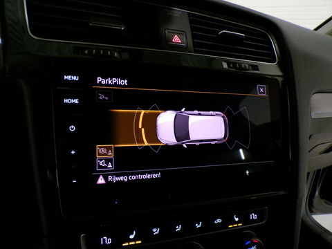 Volkswagen Golf 1.0 TSI Comfortline Apple-carplay Stoelverwarming Achteruitrijcamera 19"Velgen Parkeersensoren Adaptive-cruise DAB