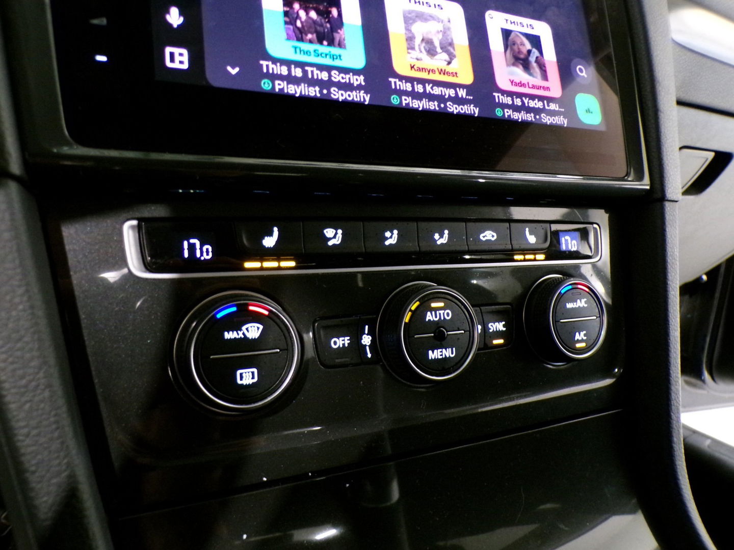 Volkswagen Golf 1.0 TSI Comfortline Apple-carplay Stoelverwarming Achteruitrijcamera 19"Velgen Parkeersensoren Adaptive-cruise DAB