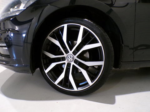 Volkswagen Golf 1.0 TSI Comfortline Apple-carplay Stoelverwarming Achteruitrijcamera 19"Velgen Parkeersensoren Adaptive-cruise DAB