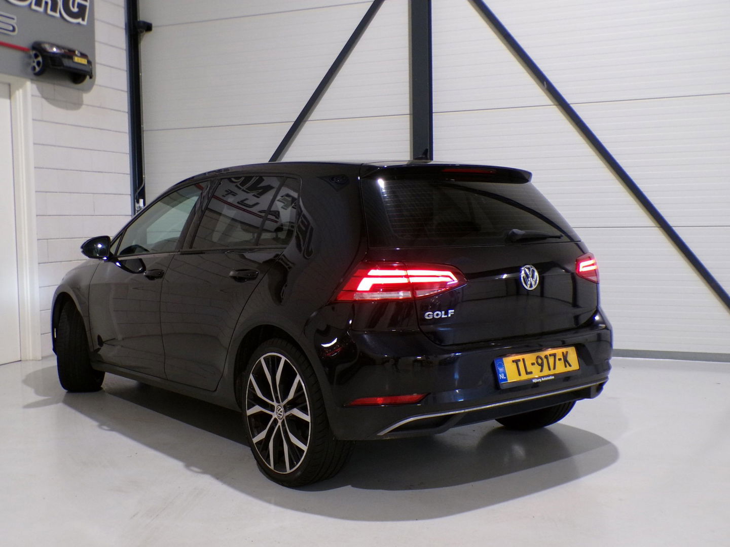 Volkswagen Golf 1.0 TSI Comfortline Apple-carplay Stoelverwarming Achteruitrijcamera 19"Velgen Parkeersensoren Adaptive-cruise DAB