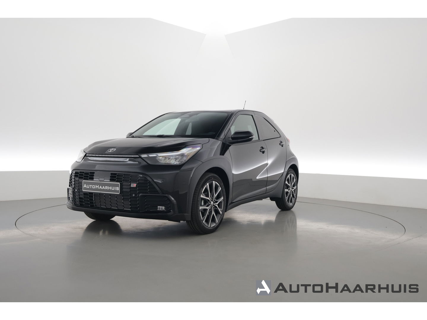 Toyota Aygo X Hybrid 115 GR Sport | Direct Leverbaar | Camera | Adapt. Cruise | JBL Audio | Keyless | Stoelverw. | Apple CarPlay |