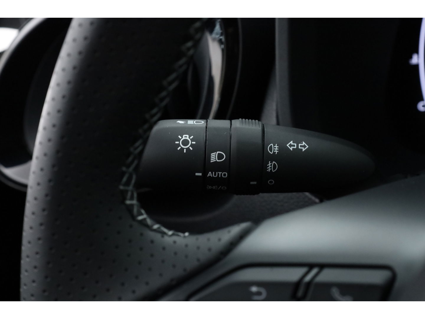 Toyota Aygo X Hybrid 115 GR Sport | Direct Leverbaar | Camera | Adapt. Cruise | JBL Audio | Keyless | Stoelverw. | Apple CarPlay |