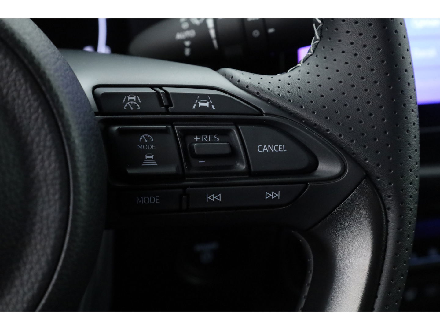 Toyota Aygo X Hybrid 115 GR Sport | Direct Leverbaar | Camera | Adapt. Cruise | JBL Audio | Keyless | Stoelverw. | Apple CarPlay |