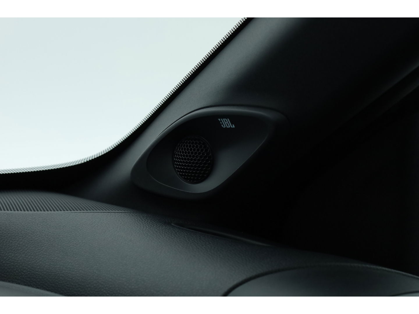 Toyota Aygo X Hybrid 115 GR Sport | Direct Leverbaar | Camera | Adapt. Cruise | JBL Audio | Keyless | Stoelverw. | Apple CarPlay |