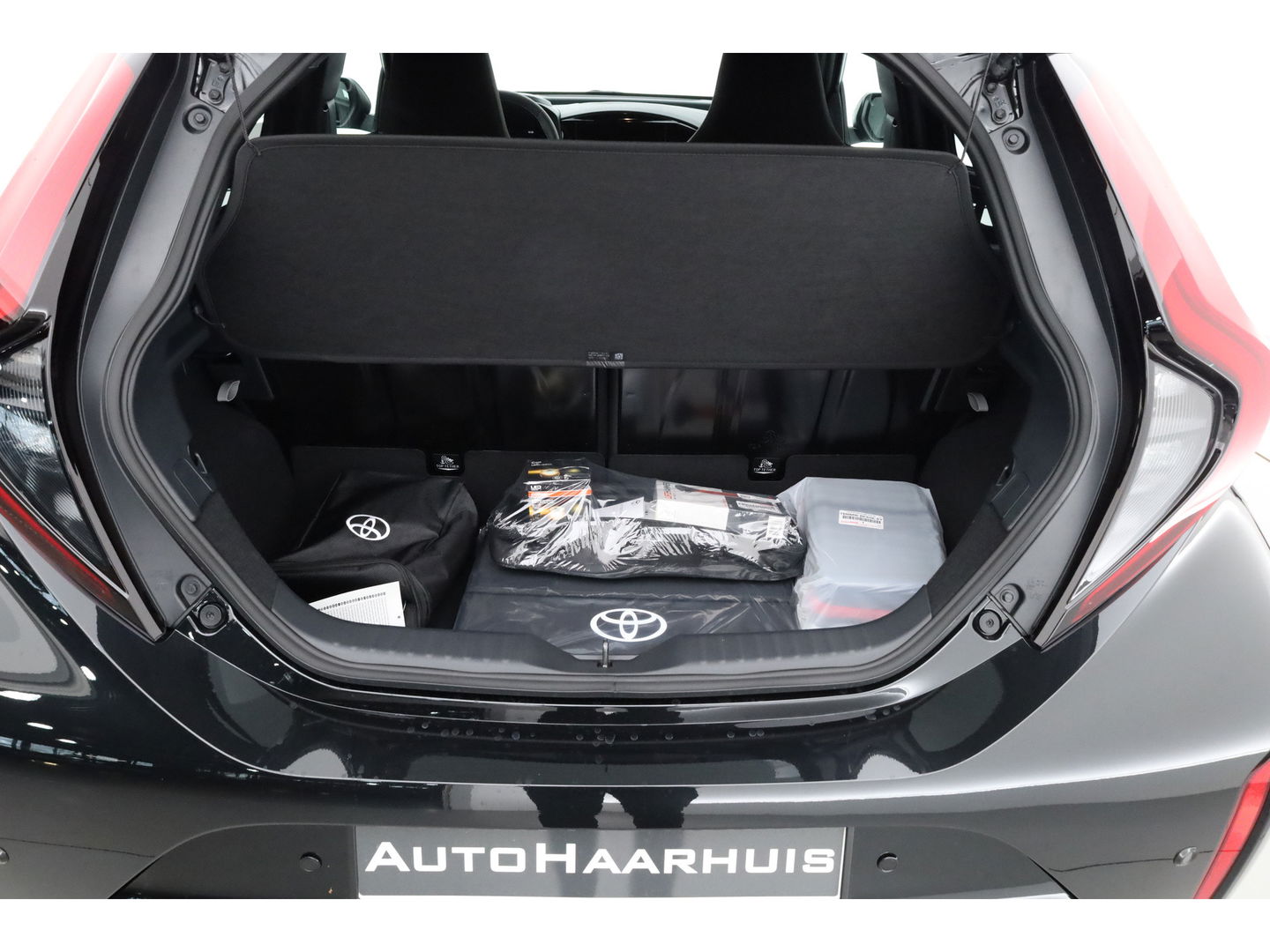 Toyota Aygo X Hybrid 115 GR Sport | Direct Leverbaar | Camera | Adapt. Cruise | JBL Audio | Keyless | Stoelverw. | Apple CarPlay |