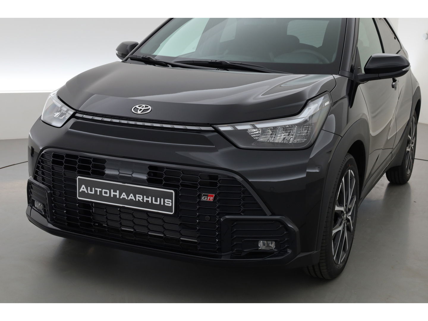 Toyota Aygo X Hybrid 115 GR Sport | Direct Leverbaar | Camera | Adapt. Cruise | JBL Audio | Keyless | Stoelverw. | Apple CarPlay |