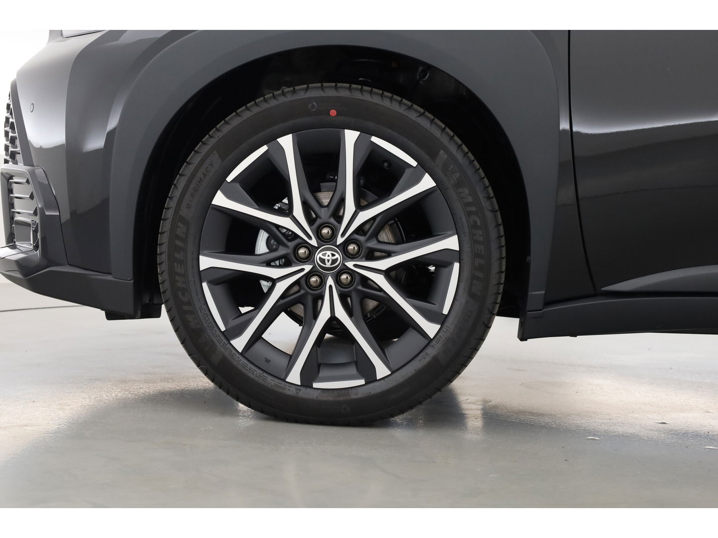 Toyota Aygo X Hybrid 115 GR Sport | Direct Leverbaar | Camera | Adapt. Cruise | JBL Audio | Keyless | Stoelverw. | Apple CarPlay |