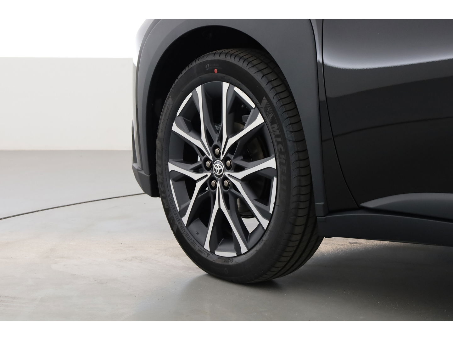 Toyota Aygo X Hybrid 115 GR Sport | Direct Leverbaar | Camera | Adapt. Cruise | JBL Audio | Keyless | Stoelverw. | Apple CarPlay |