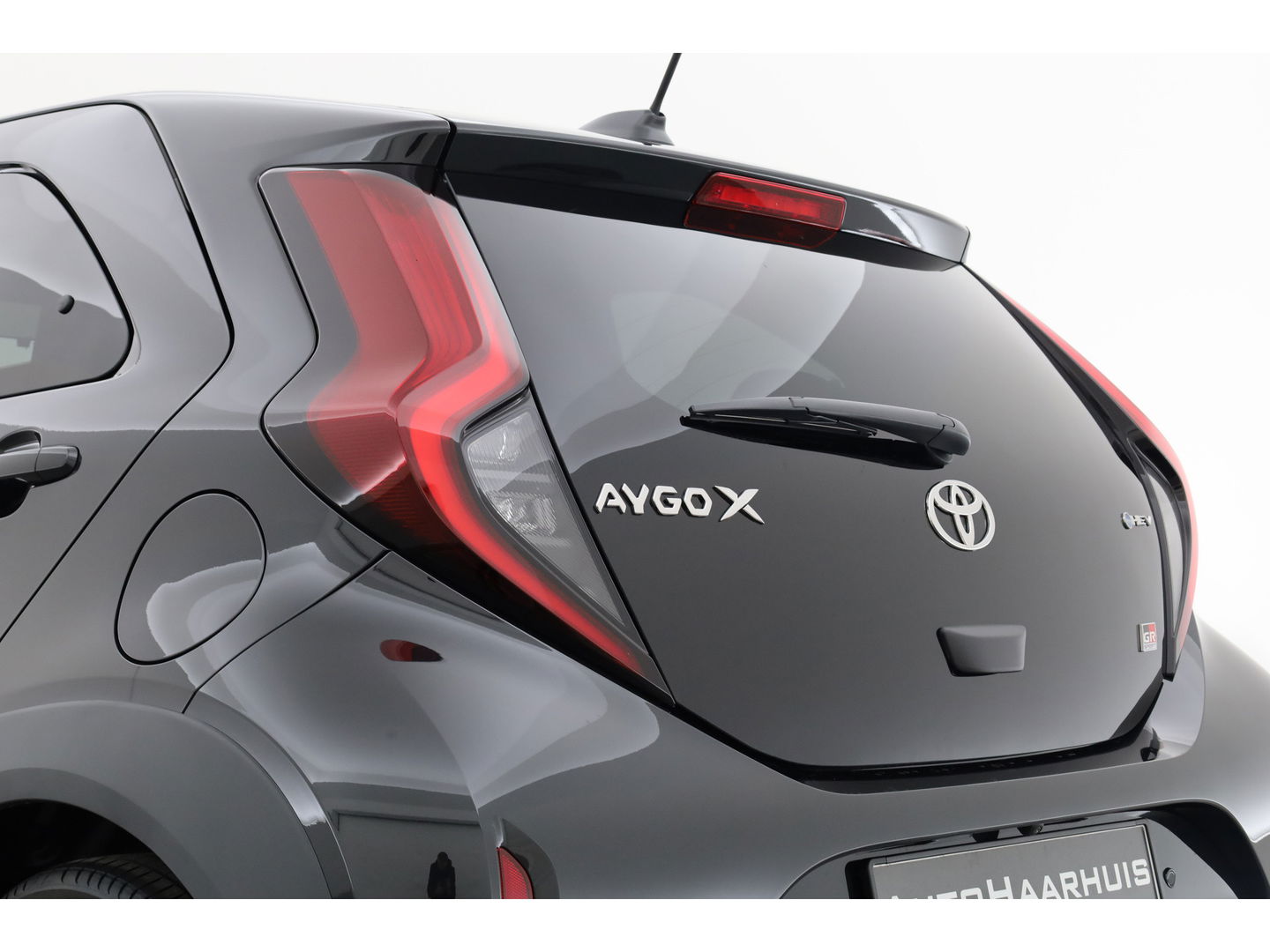 Toyota Aygo X Hybrid 115 GR Sport | Direct Leverbaar | Camera | Adapt. Cruise | JBL Audio | Keyless | Stoelverw. | Apple CarPlay |