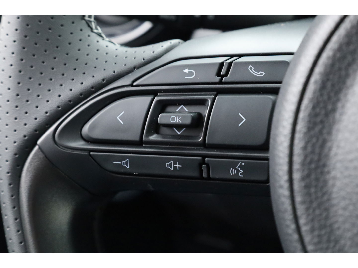 Toyota Aygo X Hybrid 115 GR Sport | Direct Leverbaar | Camera | Adapt. Cruise | JBL Audio | Keyless | Stoelverw. | Apple CarPlay |