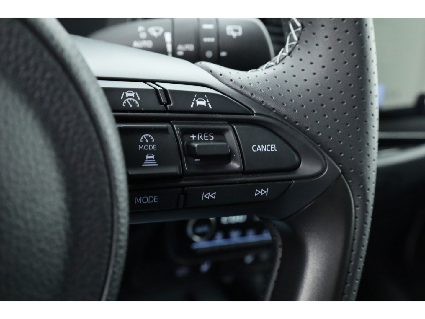 Toyota Aygo X Hybrid 115 GR Sport | Direct Leverbaar | Camera | Adapt. Cruise | JBL Audio | Keyless | Stoelverw. | Apple CarPlay |