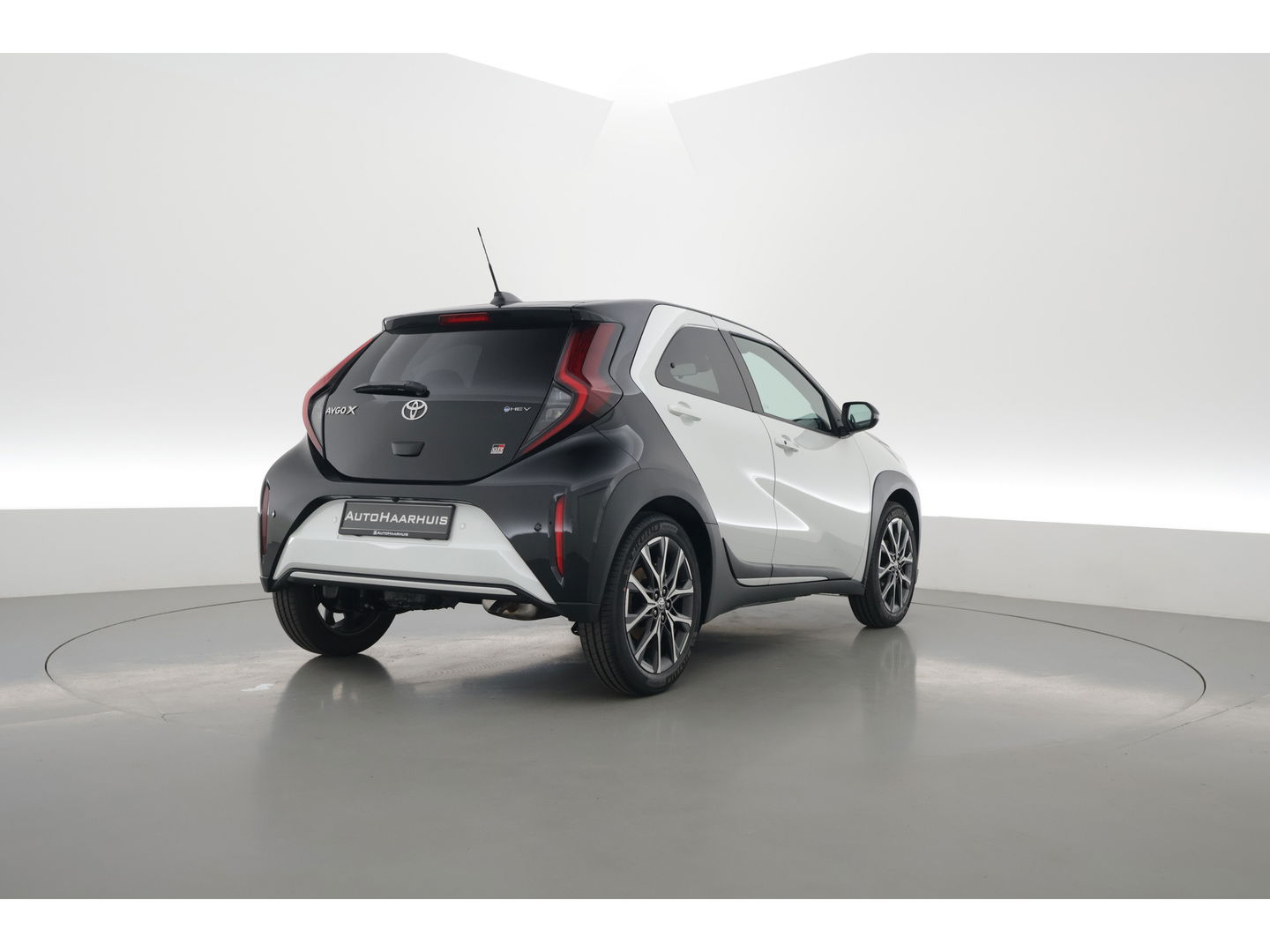 Toyota Aygo X Hybrid 115 GR Sport | Direct Leverbaar | Camera | Adapt. Cruise | JBL Audio | Keyless | Stoelverw. | Apple CarPlay |