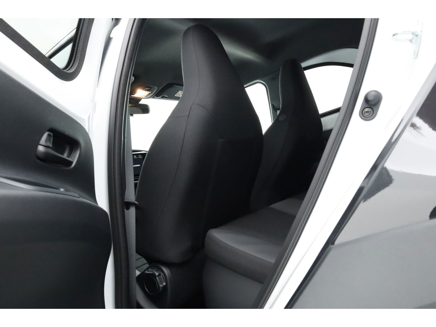 Toyota Aygo X Hybrid 115 GR Sport | Direct Leverbaar | Camera | Adapt. Cruise | JBL Audio | Keyless | Stoelverw. | Apple CarPlay |