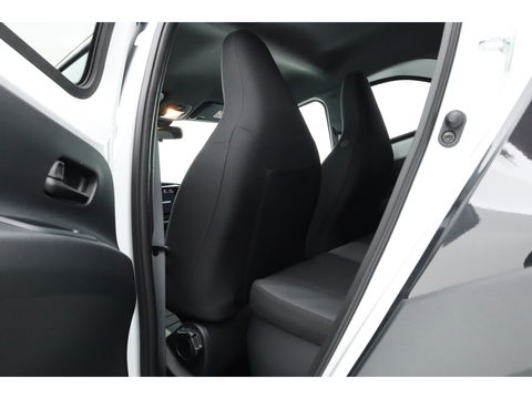 Toyota Aygo X Hybrid 115 GR Sport | Direct Leverbaar | Camera | Adapt. Cruise | JBL Audio | Keyless | Stoelverw. | Apple CarPlay |