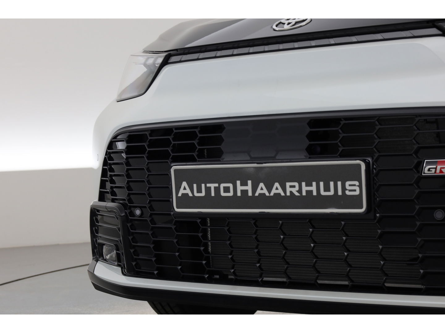 Toyota Aygo X Hybrid 115 GR Sport | Direct Leverbaar | Camera | Adapt. Cruise | JBL Audio | Keyless | Stoelverw. | Apple CarPlay |