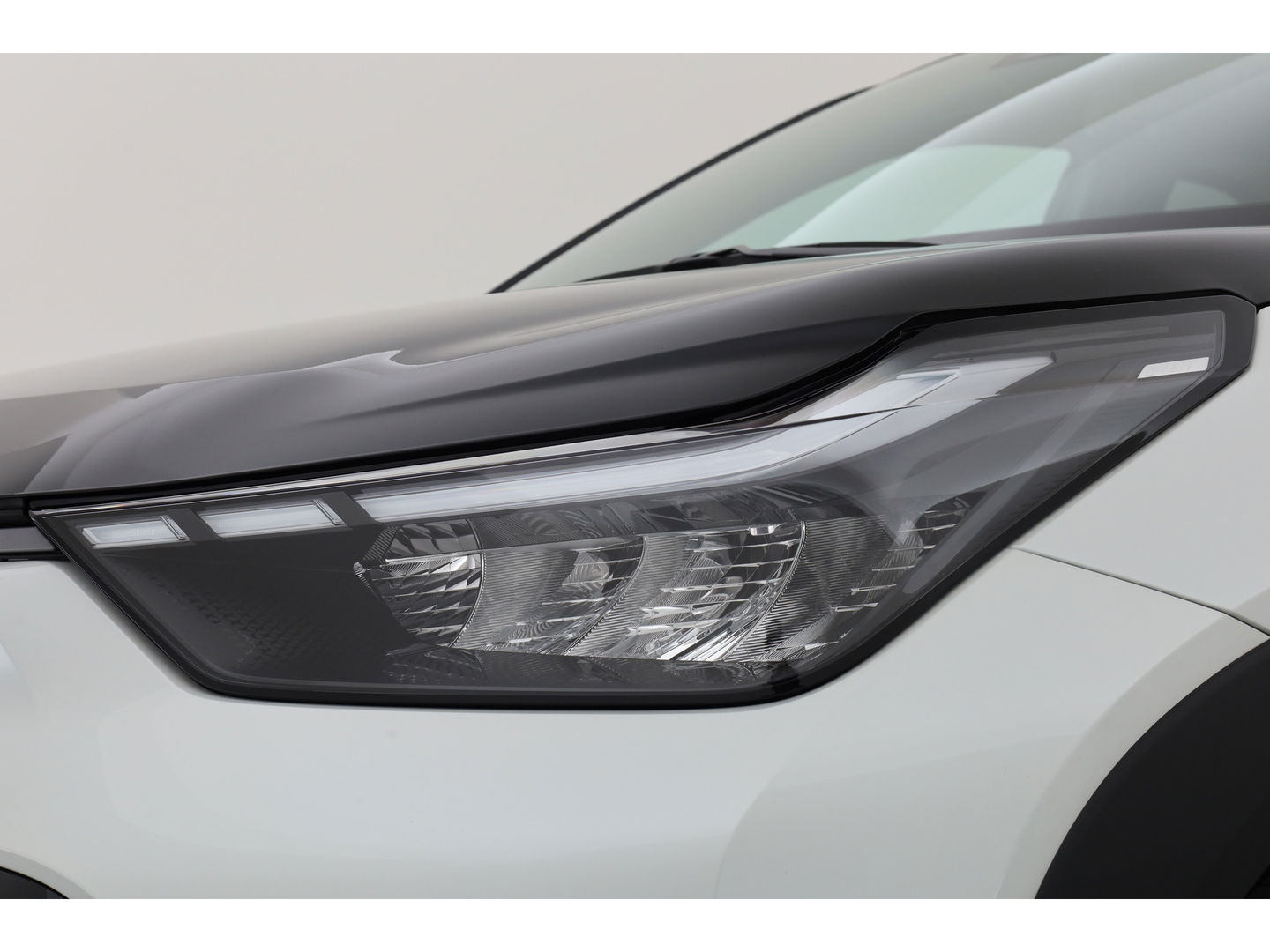 Toyota Aygo X Hybrid 115 GR Sport | Direct Leverbaar | Camera | Adapt. Cruise | JBL Audio | Keyless | Stoelverw. | Apple CarPlay |