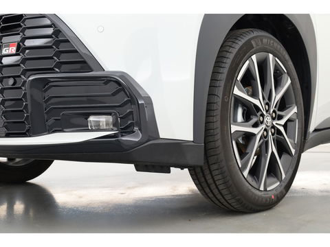 Toyota Aygo X Hybrid 115 GR Sport | Direct Leverbaar | Camera | Adapt. Cruise | JBL Audio | Keyless | Stoelverw. | Apple CarPlay |