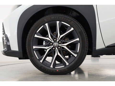 Toyota Aygo X Hybrid 115 GR Sport | Direct Leverbaar | Camera | Adapt. Cruise | JBL Audio | Keyless | Stoelverw. | Apple CarPlay |