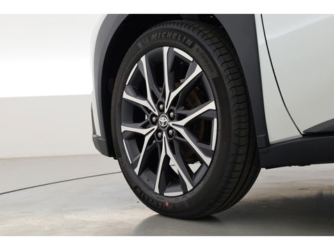 Toyota Aygo X Hybrid 115 GR Sport | Direct Leverbaar | Camera | Adapt. Cruise | JBL Audio | Keyless | Stoelverw. | Apple CarPlay |