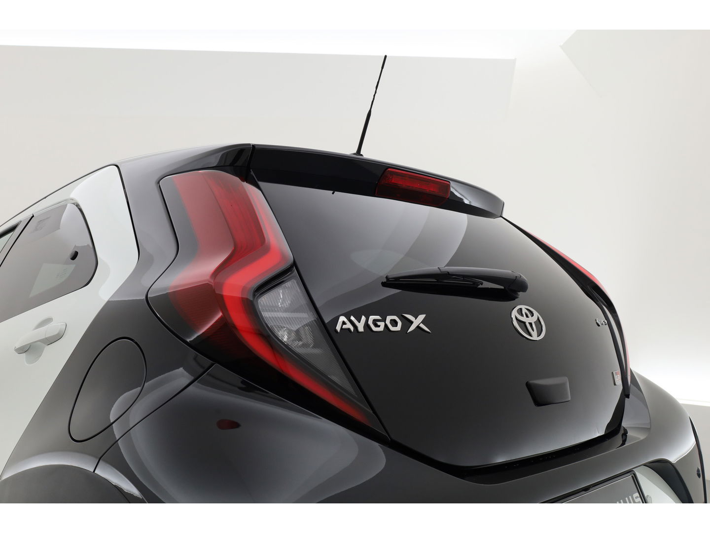 Toyota Aygo X Hybrid 115 GR Sport | Direct Leverbaar | Camera | Adapt. Cruise | JBL Audio | Keyless | Stoelverw. | Apple CarPlay |