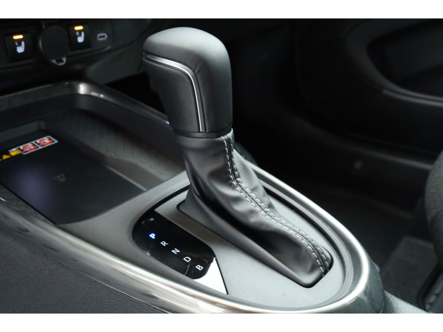 Toyota Aygo X Hybrid 115 GR Sport | Direct Leverbaar | Camera | Adapt. Cruise | JBL Audio | Keyless | Stoelverw. | Apple CarPlay |