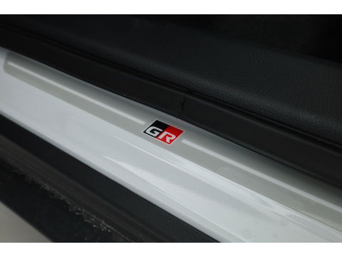 Toyota Aygo X Hybrid 115 GR Sport | Direct Leverbaar | Camera | Adapt. Cruise | JBL Audio | Keyless | Stoelverw. | Apple CarPlay |