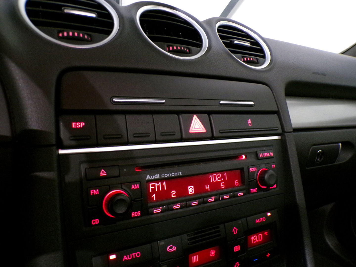 Audi A4 Cabriolet 1.8 Turbo S-Line Xenon Leer Stoelverwarming 18"Velgen Parkeersensoren Garantie I Apple-carplay inbouw mogelijk