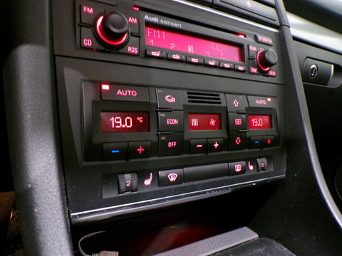 Audi A4 Cabriolet 1.8 Turbo S-Line Xenon Leer Stoelverwarming 18"Velgen Parkeersensoren Garantie I Apple-carplay inbouw mogelijk