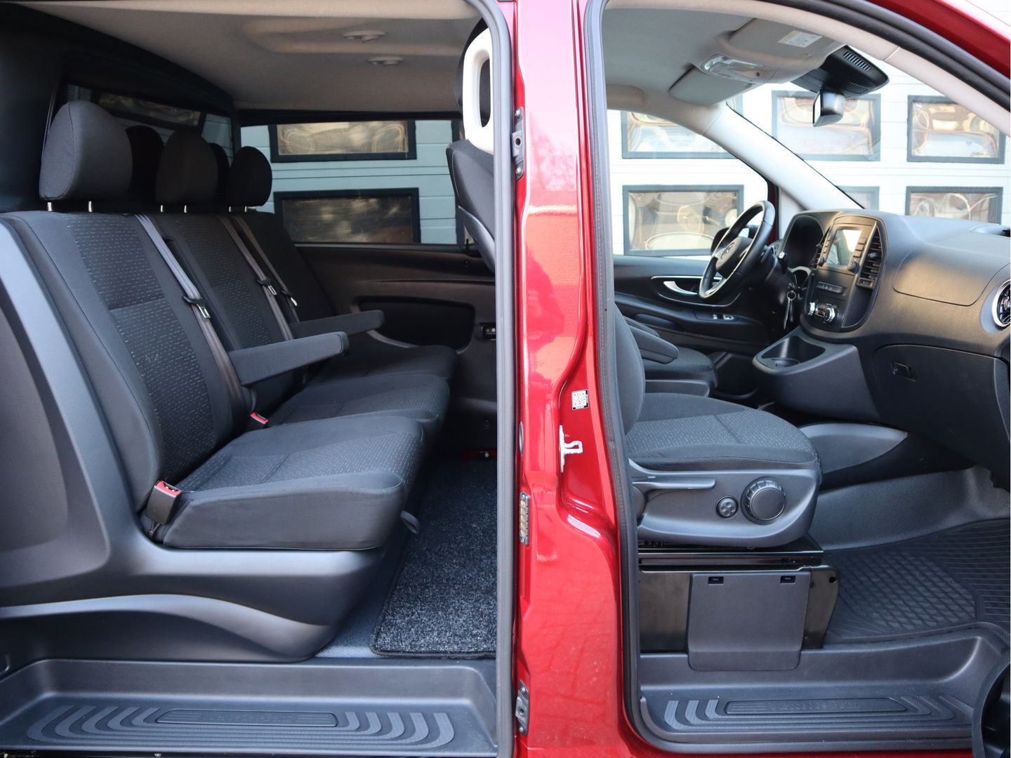 Mercedes-Benz Vito 116 CDI Euro 6 Automaat - DC 5 Pers - 2x Schuifdeur - LED - Trekhaak - Camera