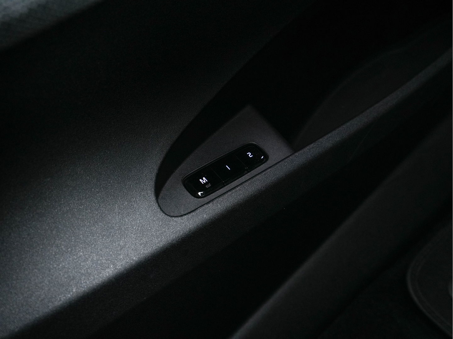 Polestar 2 Long Range Dual Motor Launch Edition 78kWh (3-Fase-11kW) {SOH-88%} Aut.*PANO | NAVI-FULLMAP | FULL-LED | ADAPTIVE-CRUISE | BLINDSPOT | TOPVIEW | KEYLESS | LANE-ASSIST | DIGI-COCKPIT | CARPLAY | DAB+ | HEATED-SPORTSEATS | CAMERA | MEMORY-PACK | PDC | 19''A