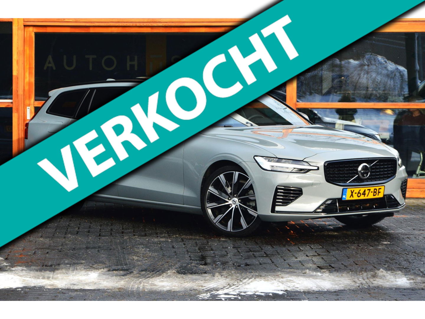 Volvo V60 T6 Hybride AWD Plus Dark | Panoramadak | Harman/Kardon | Stoel + Stuur Verwarmd | Pilot-Assist | Apple CarPlay |
