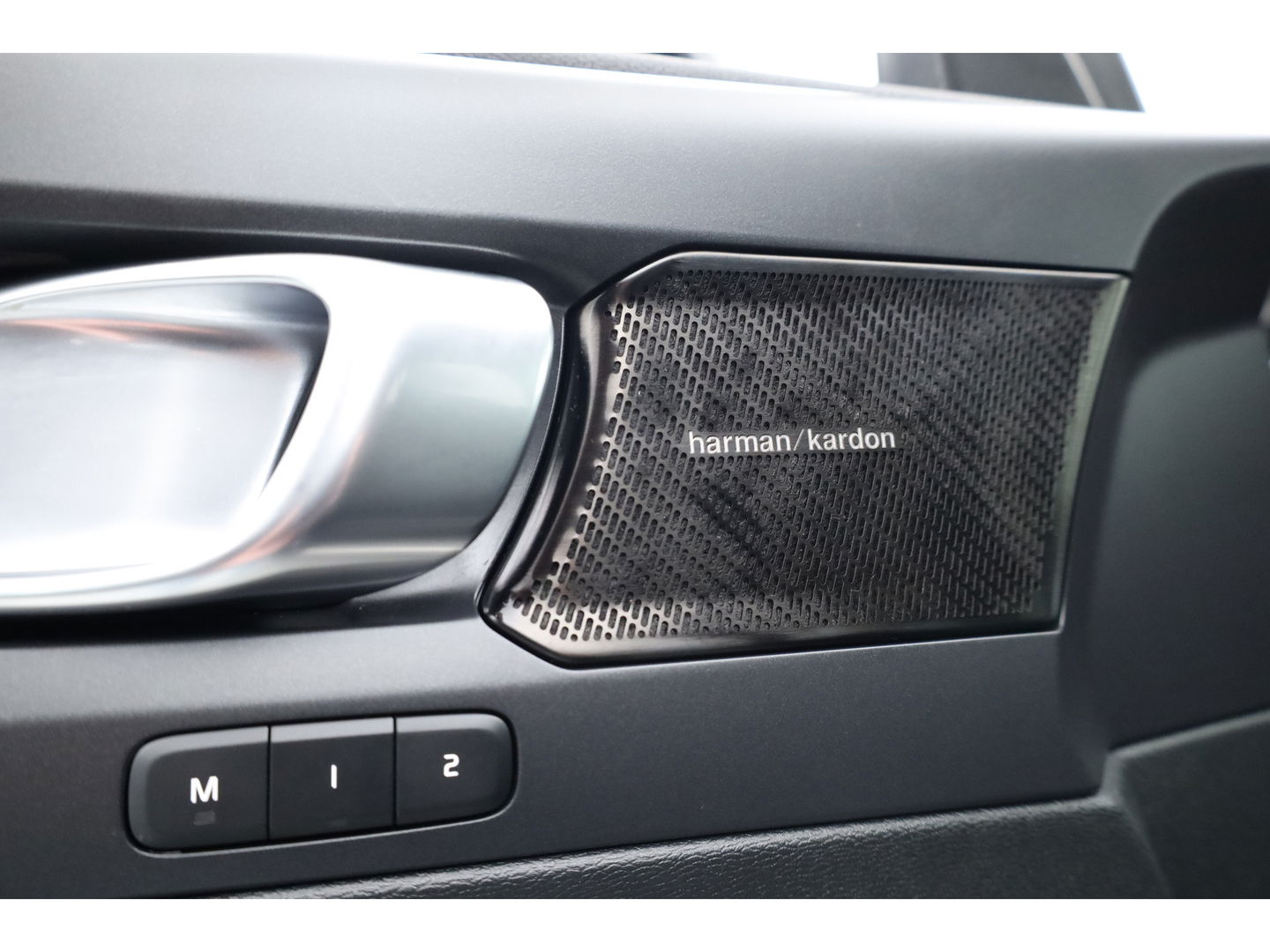 Volvo XC40 1.5 T5 Plug-in hybrid Ultimate Dark | Facelift | Pano-dak | 360 camera | H&K Audio | Adap. cruise | Blis | Elek. Stoelen |