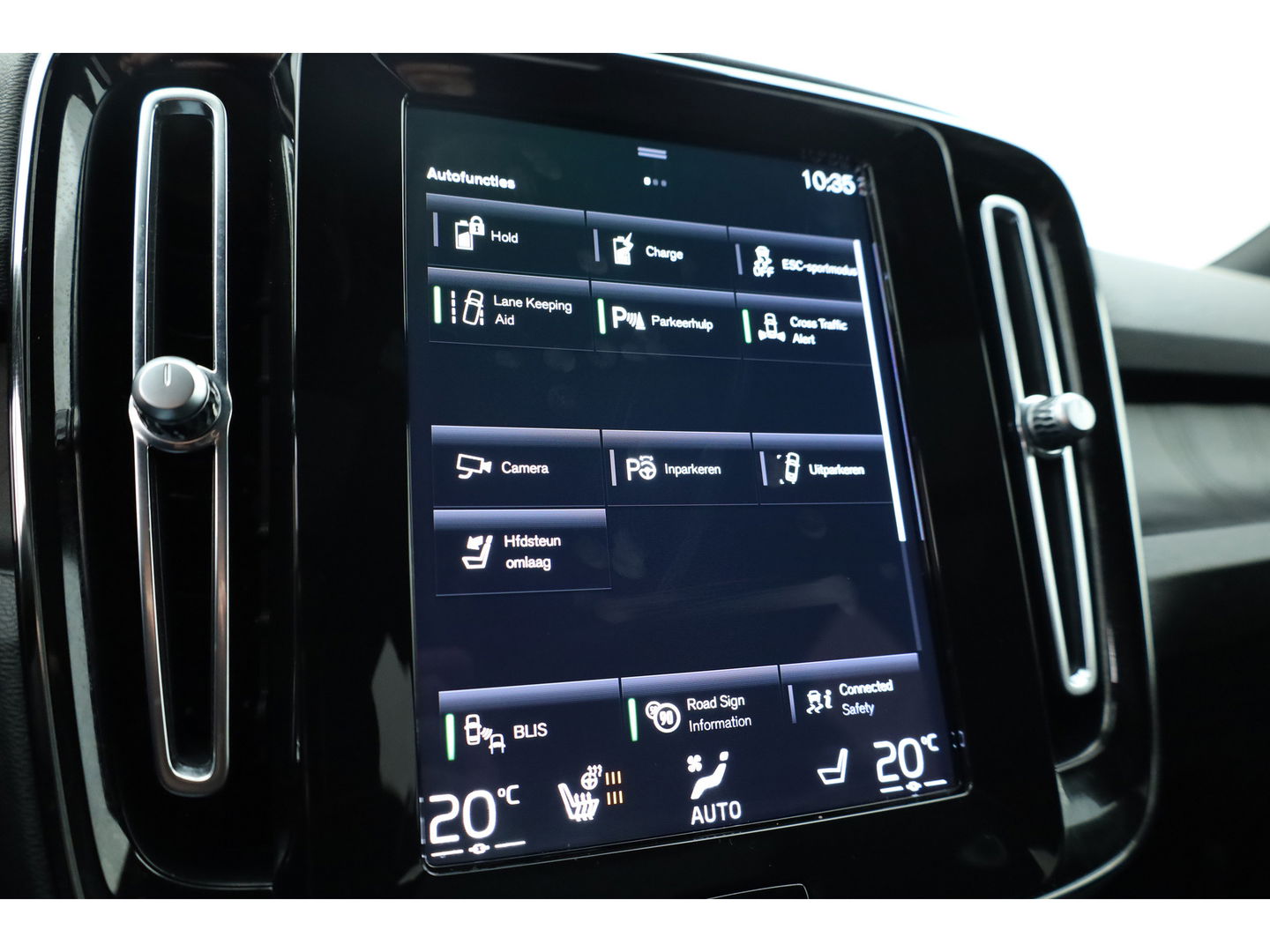 Volvo XC40 1.5 T5 Plug-in hybrid Ultimate Dark | Facelift | Pano-dak | 360 camera | H&K Audio | Adap. cruise | Blis | Elek. Stoelen |