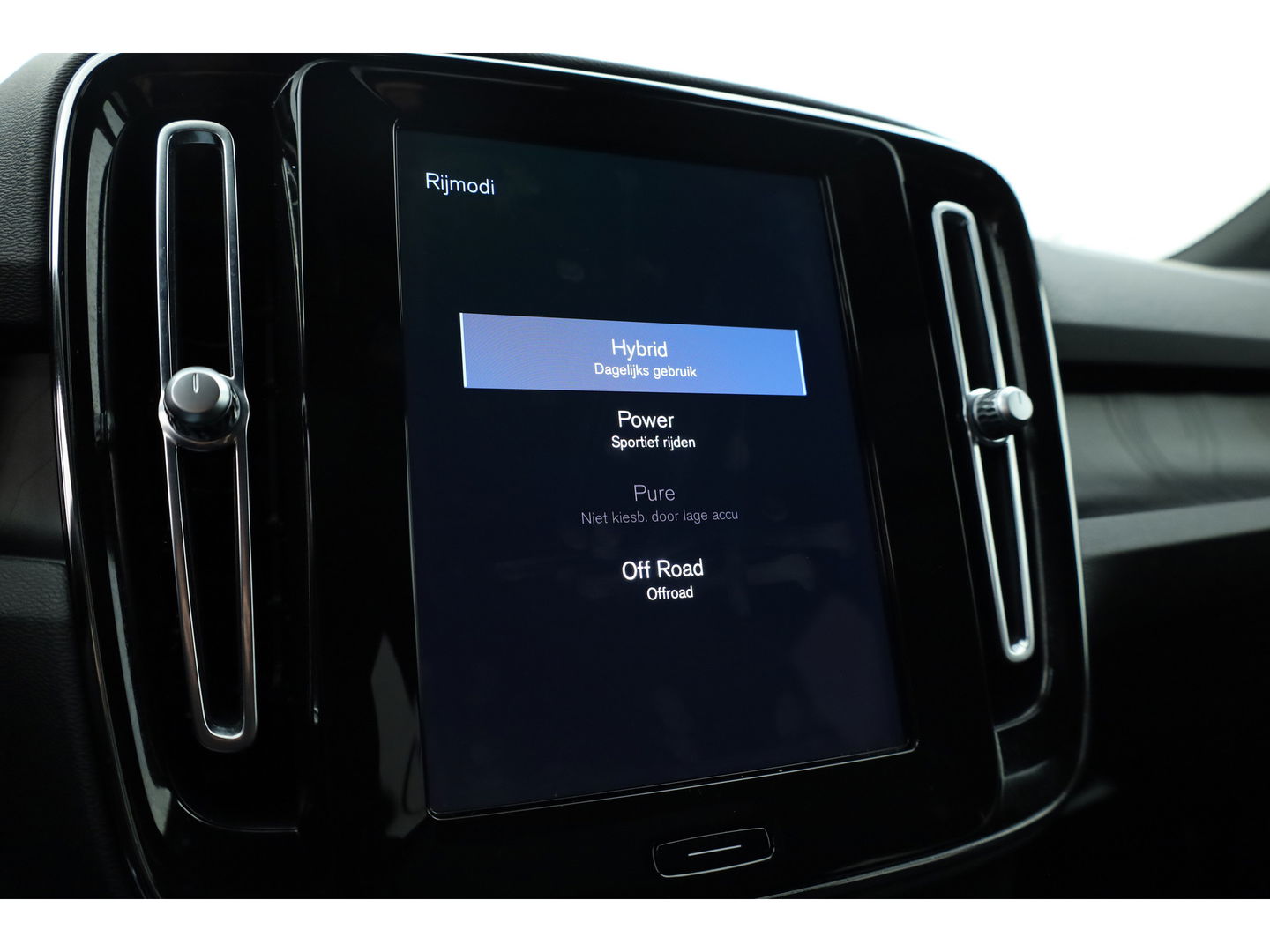 Volvo XC40 1.5 T5 Plug-in hybrid Ultimate Dark | Facelift | Pano-dak | 360 camera | H&K Audio | Adap. cruise | Blis | Elek. Stoelen |