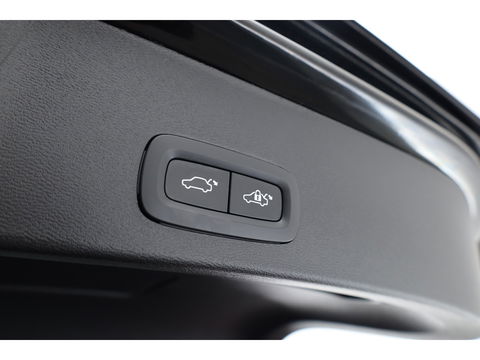 Volvo XC40 1.5 T5 Plug-in hybrid Ultimate Dark | Facelift | Pano-dak | 360 camera | H&K Audio | Adap. cruise | Blis | Elek. Stoelen |