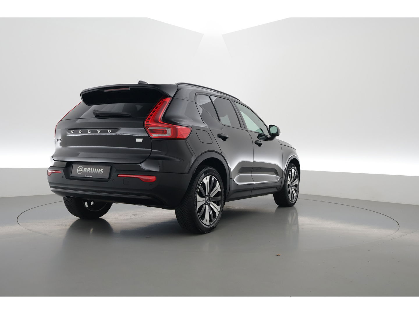 Volvo XC40 1.5 T5 Plug-in hybrid Ultimate Dark | Facelift | Pano-dak | 360 camera | H&K Audio | Adap. cruise | Blis | Elek. Stoelen |