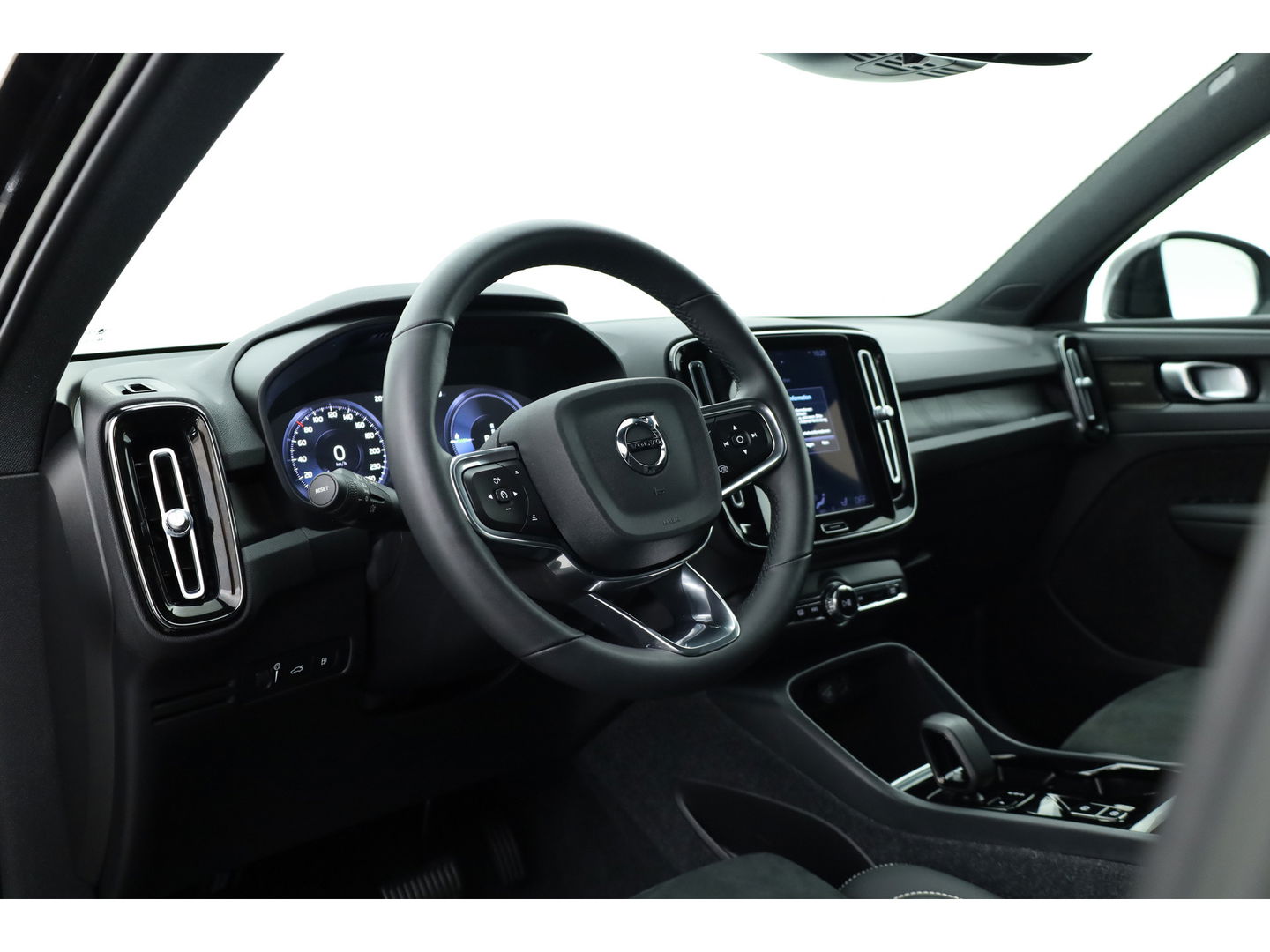 Volvo XC40 1.5 T5 Plug-in hybrid Ultimate Dark | Facelift | Pano-dak | 360 camera | H&K Audio | Adap. cruise | Blis | Elek. Stoelen |