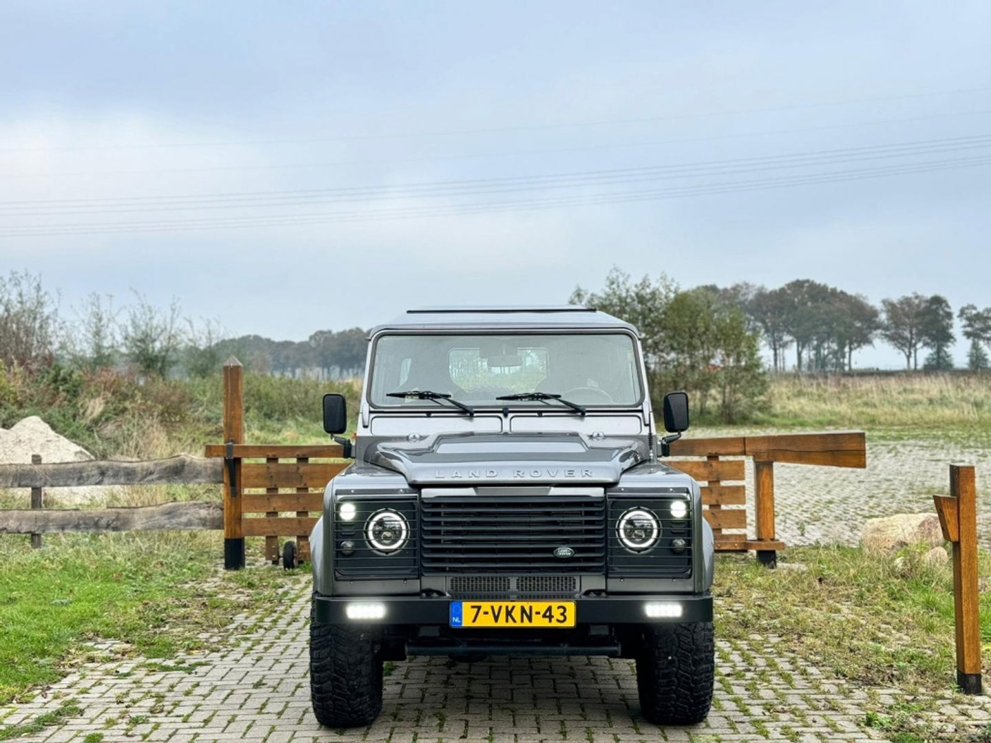 Land Rover Defender 2.4 TD4 HT 90" SE / Recaro / grijs kenteken / LED / *NAP*