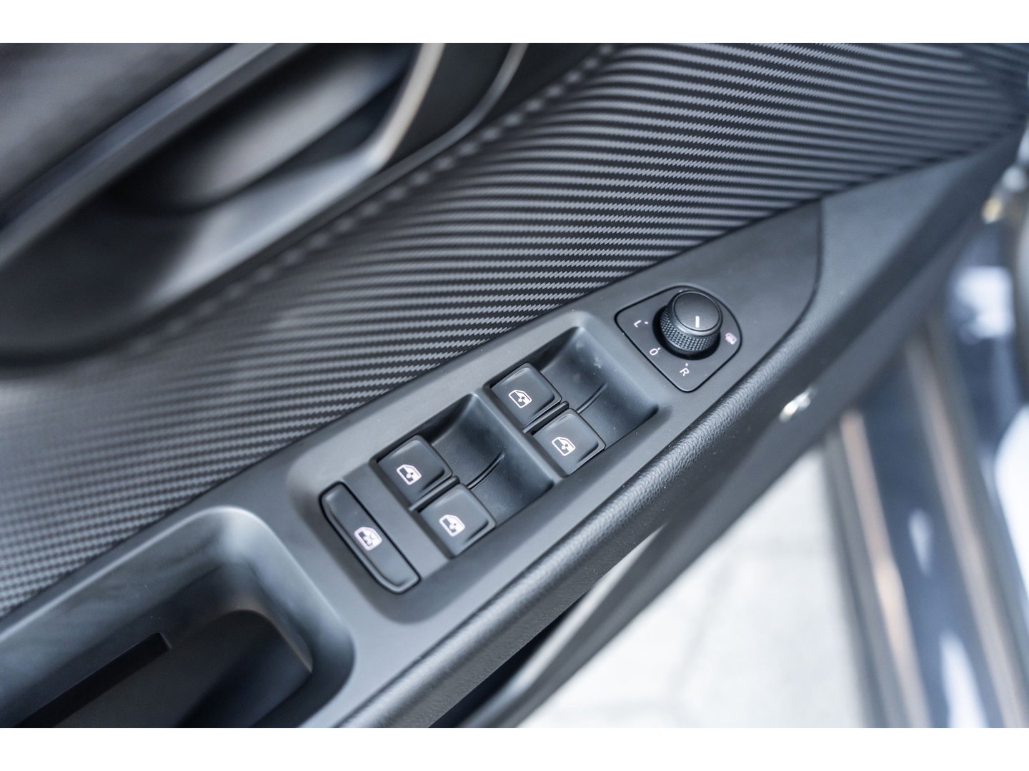 SEAT Leon ST 2.0 TSI CUPRA R 4DRIVE BLACKNESS GREY CARBON