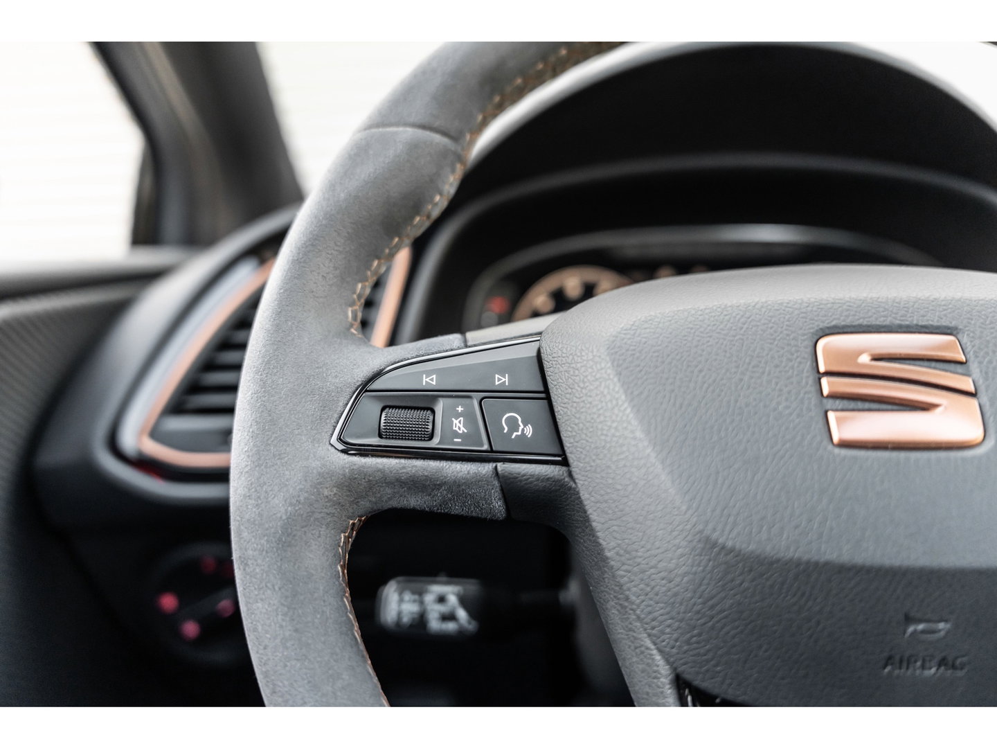 SEAT Leon ST 2.0 TSI CUPRA R 4DRIVE BLACKNESS GREY CARBON